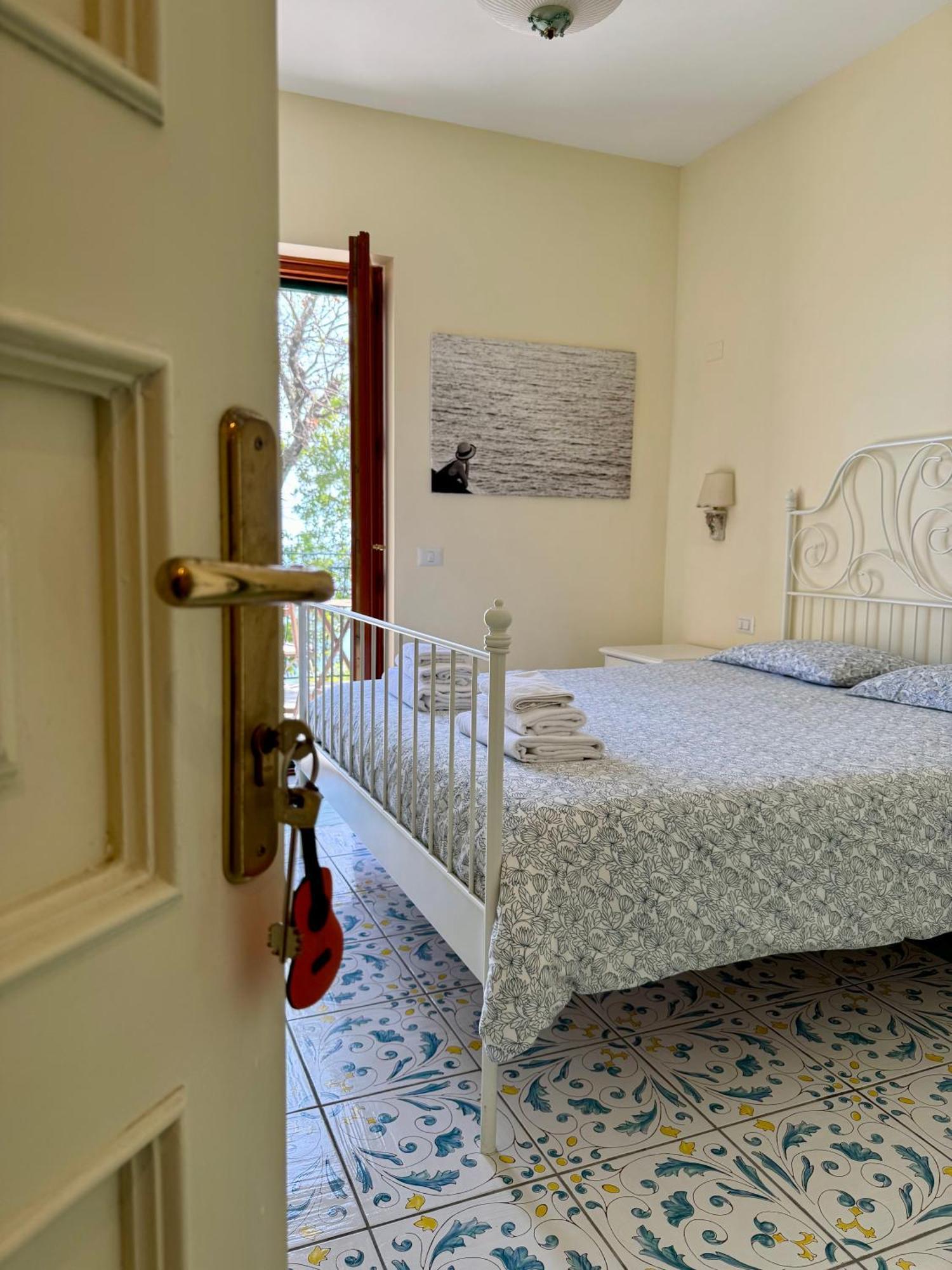 Groove'N'Grove Bed & Breakfast Sant'Agata sui due Golfi Luaran gambar
